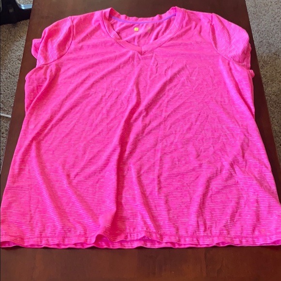 Workout top - Picture 1 of 5